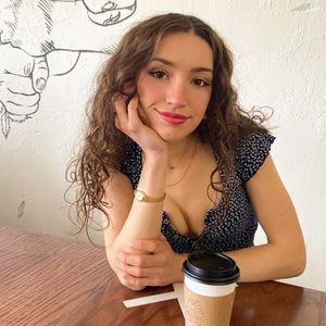 Meet your Posher, Lauren